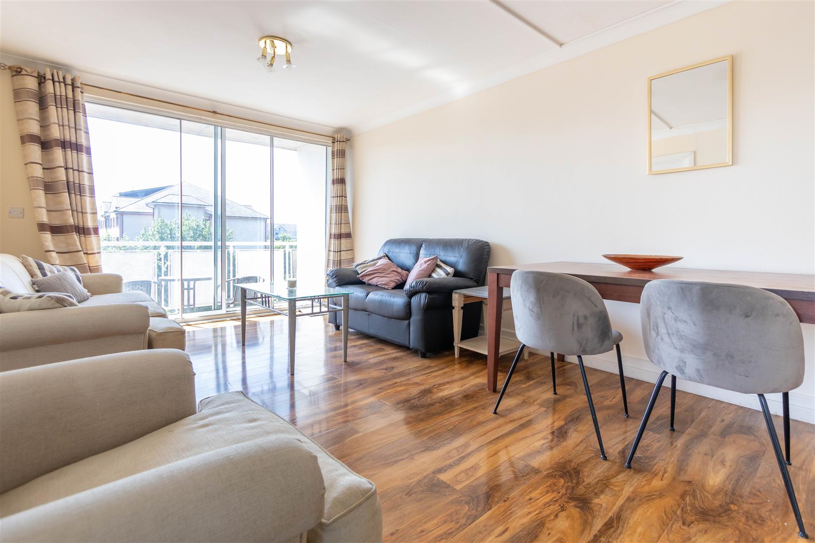 3 bed property in Regent Court, St Johns Wood